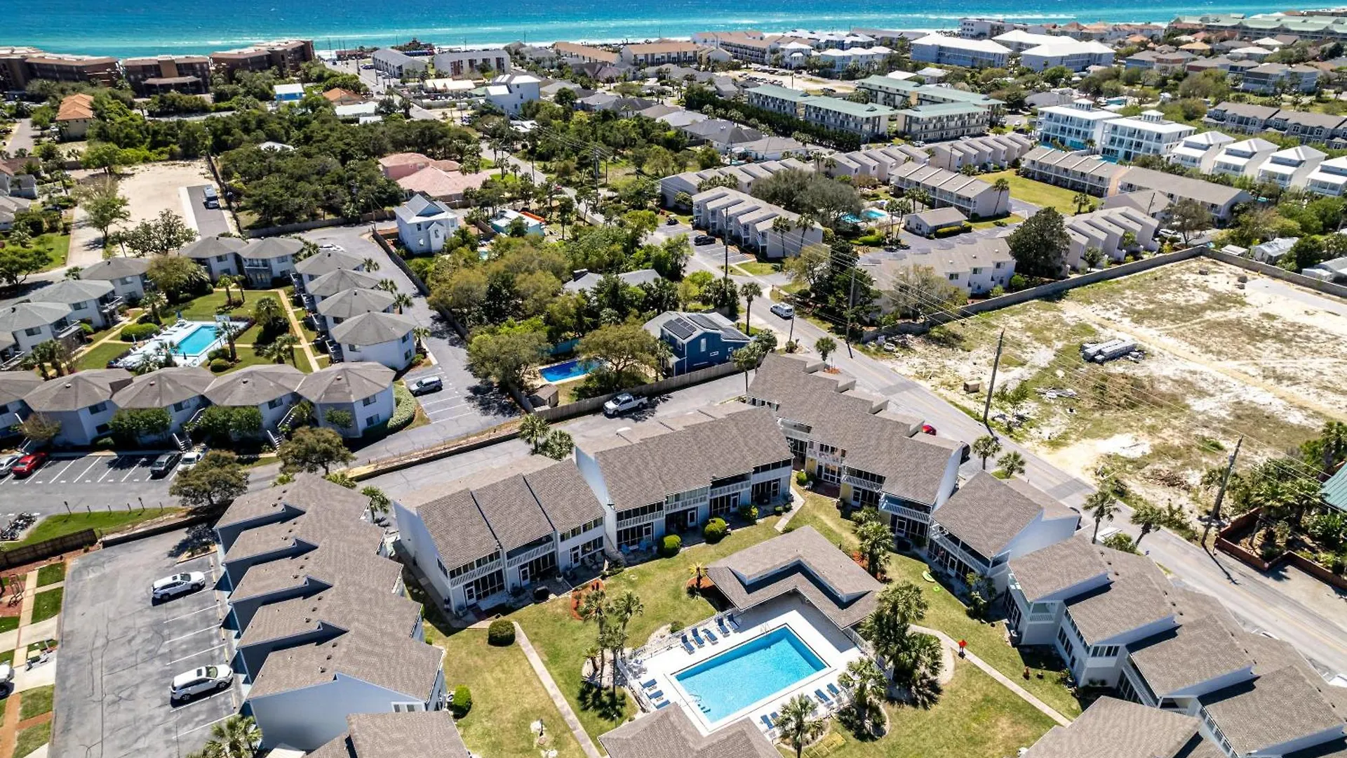 Sandpiper Cove 2058- By Holiday Isle Properties Destin